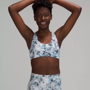 Lululemon Light Support Nulu Yoga Bra in Kaleidofloral Multi Size 4